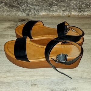 Platform sandals